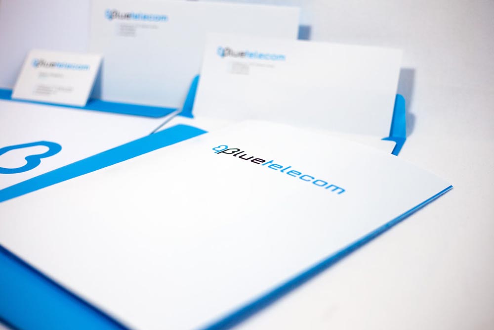 Professional presentation folder design with custom pocket and complete corporate identity integration. NO IDEA. Branding Graphic Design Agency.